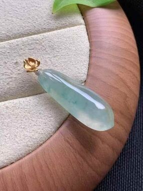 18k Gold Flower Bail,Icy Floating Green Jadeite Gourd Pendant Tpye A Cerified